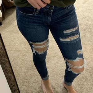 ✨American Eagle destroyed jeans✨